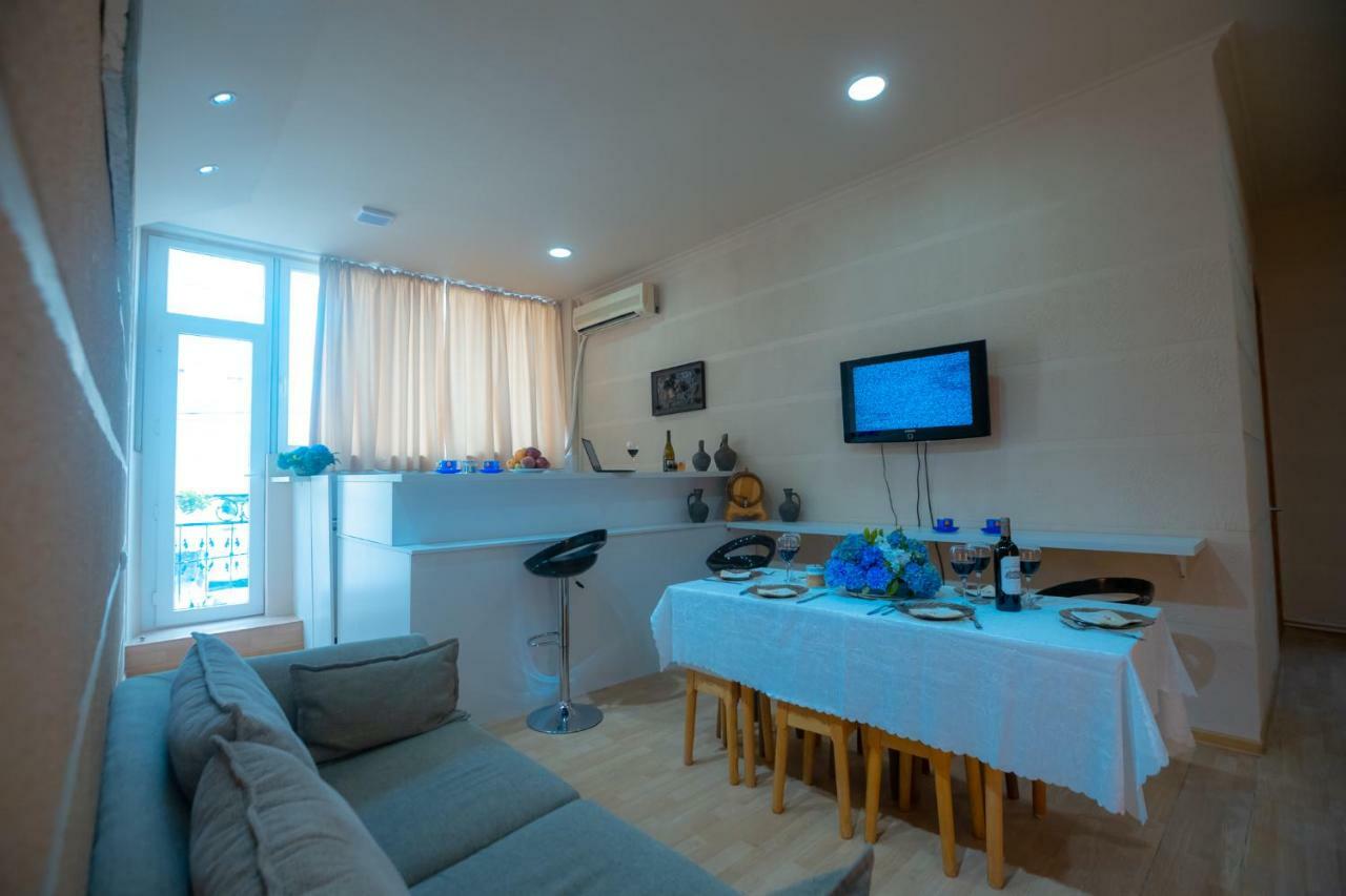Wine Hostel Tbilisi Bagian luar foto