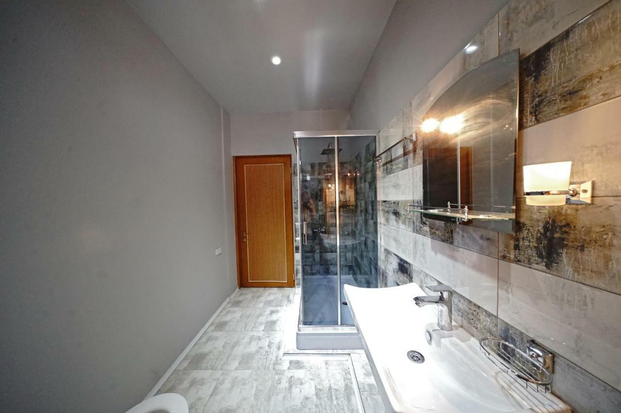 Wine Hostel Tbilisi Bagian luar foto